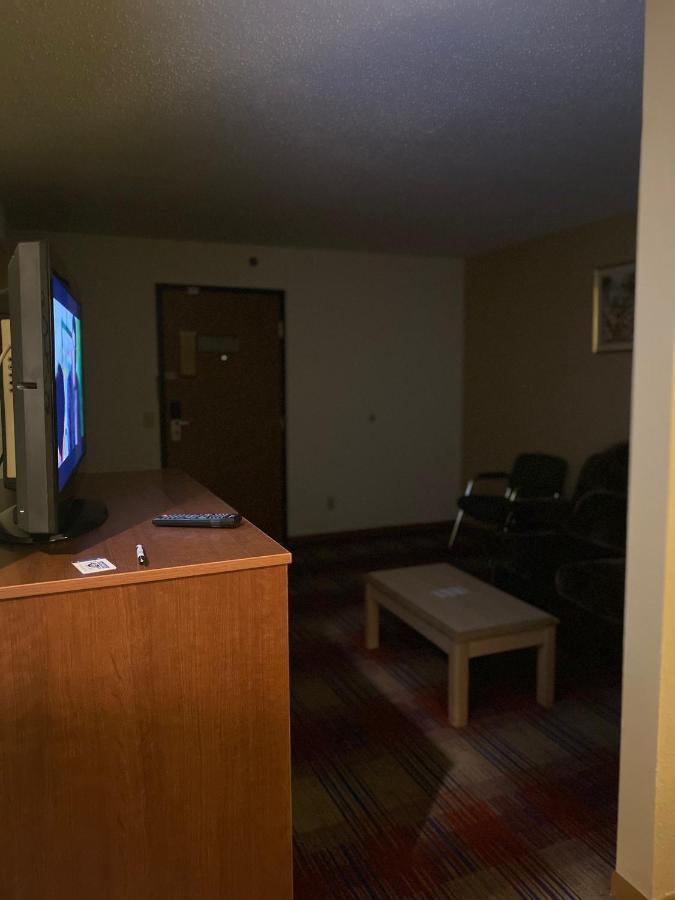 ホテル アメリカズ ベスト バリュー イン シャンペーン エクステリア 写真